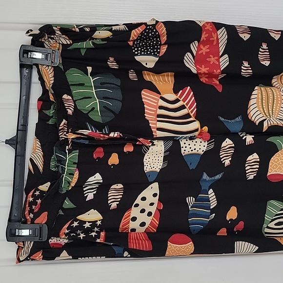 FARM Rio Black Multicolor Fish Print Pants - Picture 2 of 8